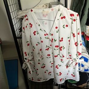 Darling puff sleeve cherry-patterned short waisted blouse.  Small 2X
